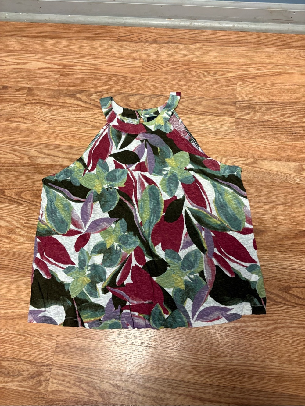 Tahari Tropical Leaf Halter Tank Top - Multi Color Size 2x